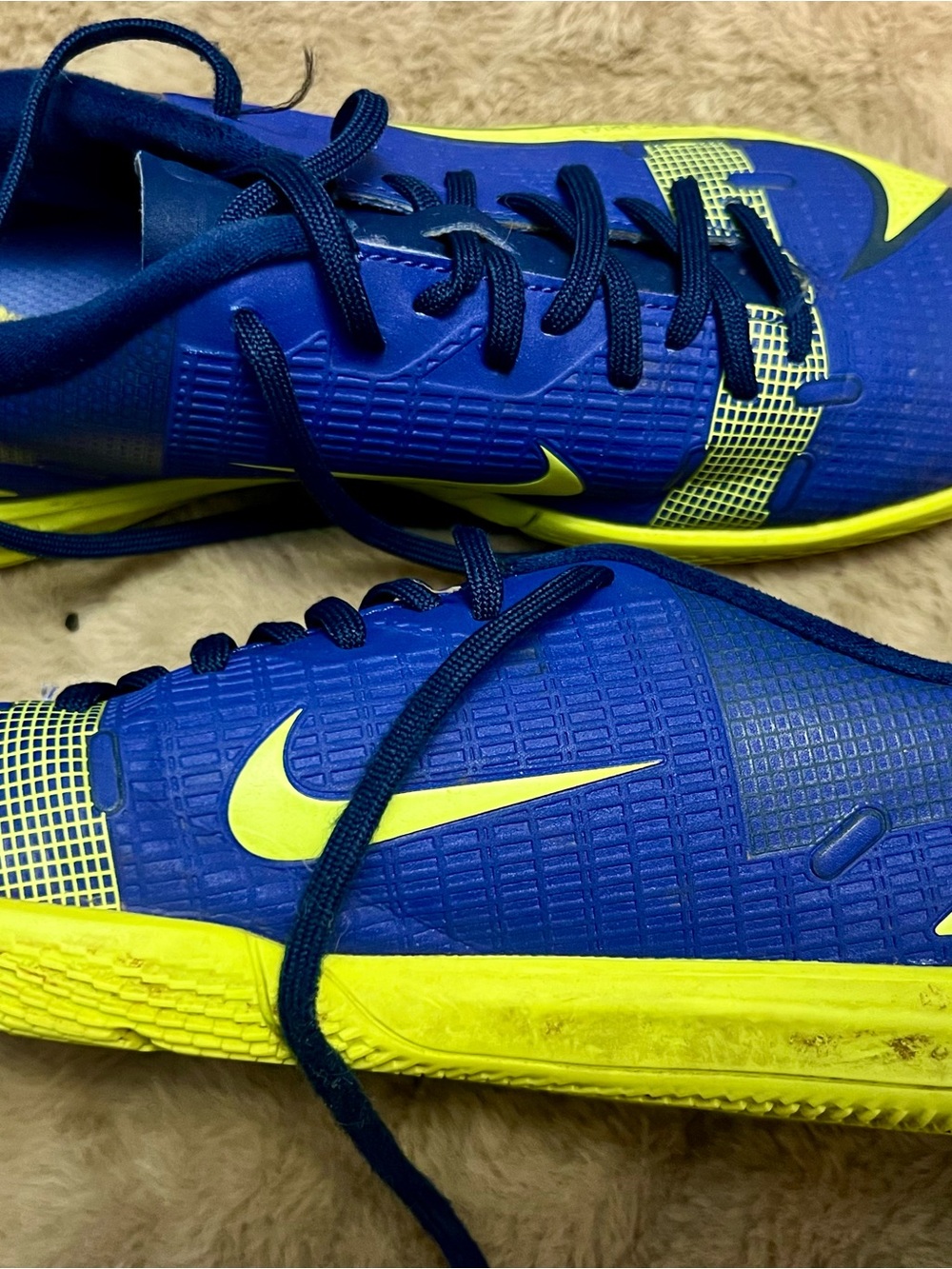 Nike Vapor Indoor Soccer Shoes in Blue and Neon size 3Y